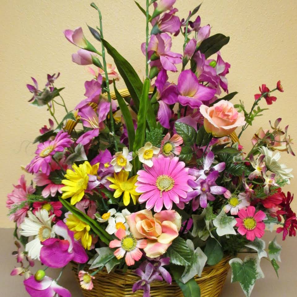 La Fuente Market flower shop in King City